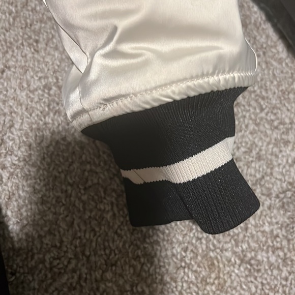 Black jacket with white sleeves light weighted and warm - Picture 6 of 6